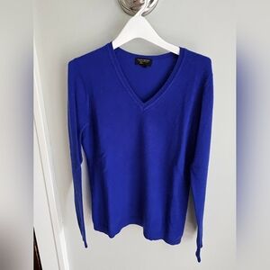 Charter Club 100% Cashmere  V-Neck Sweater in Vibrant Blue Size Small